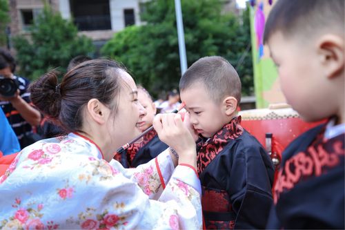 齐鲁兴礼仪,举行开笔礼仪式由来已久,是中国古代读书人成长过程中的